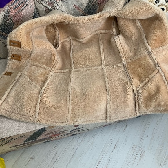 Sheepskin jacket. Just about perfect. - Picture 8 of 9